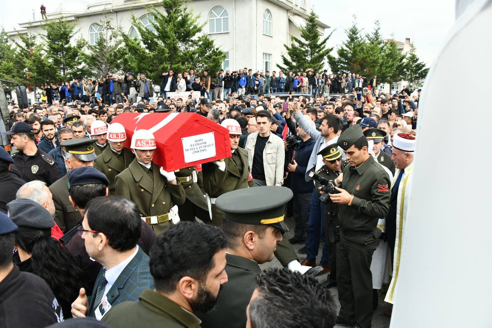 Şehidimizi vatan toprağına verdik
